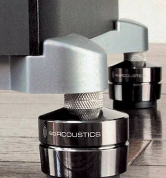 IsoAcoustics GAIA III NEO kutu içerisinde 4 adettir