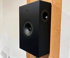 Kef Q4 Meta On-Wall Hoparlör Çift Siyah
