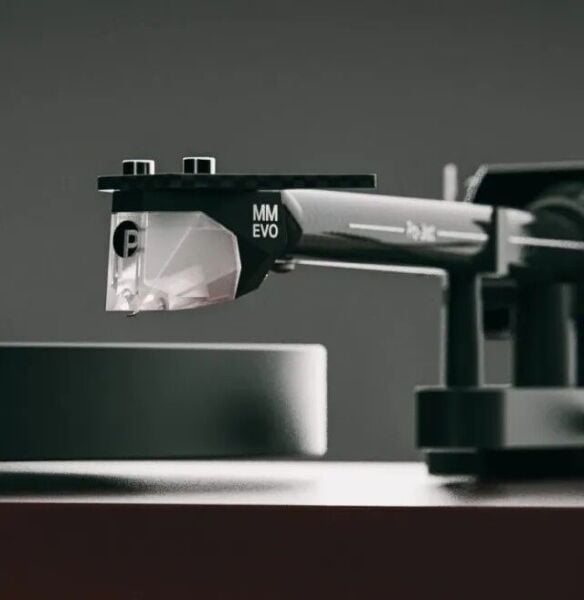 Pro-ject Debut EVO 2 Pilak Çalar High Gloss Black